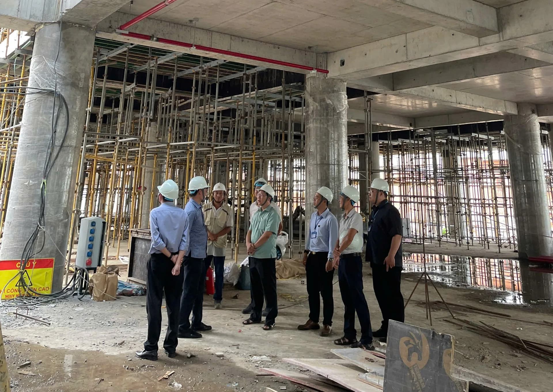 CHỦ TỊCH UBND PHƯỜNG DIÊN HỒNG KIỂM TRA TIẾN ĐỘ 7 DỰ ÁN TRƯỜNG HỌC