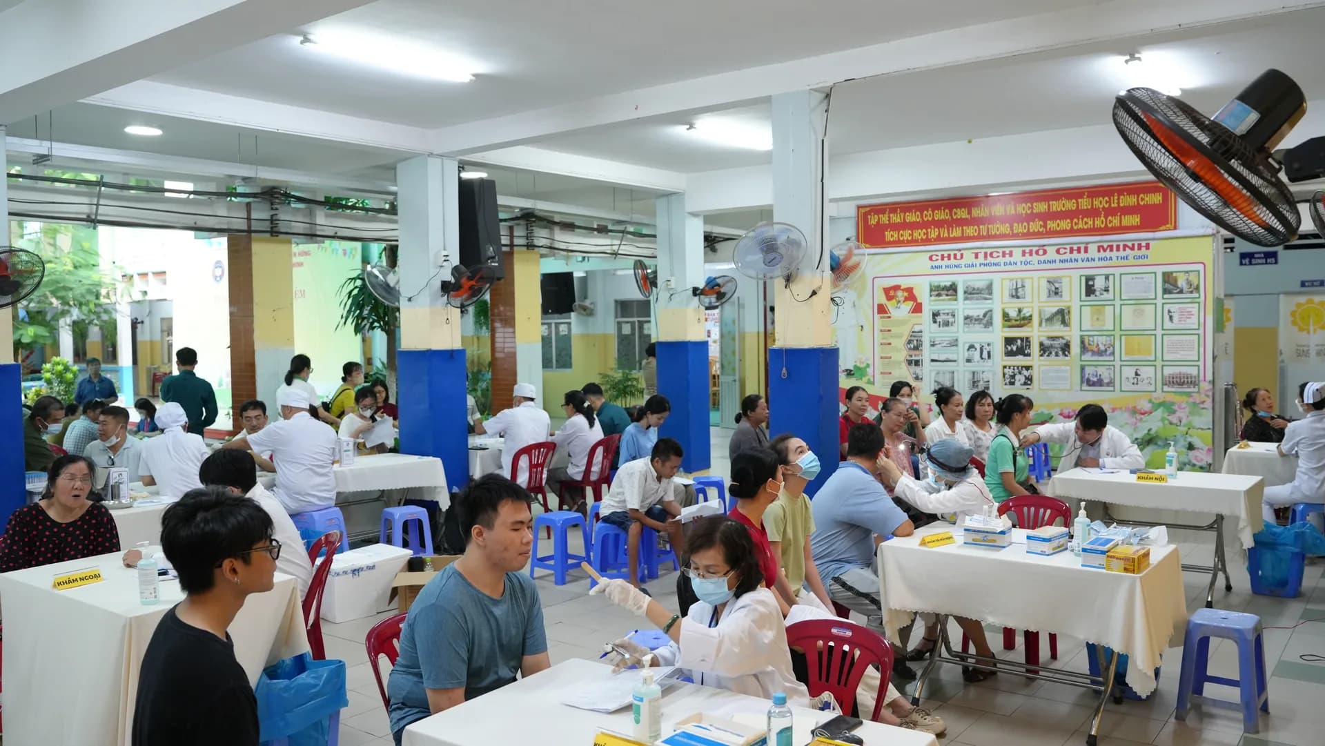 HƠN 500 NGƯỜI DÂN KHU PHỐ 2, 4, 5, 6 THAM GIA KHÁM SỨC KHỎE ĐỊNH KỲ