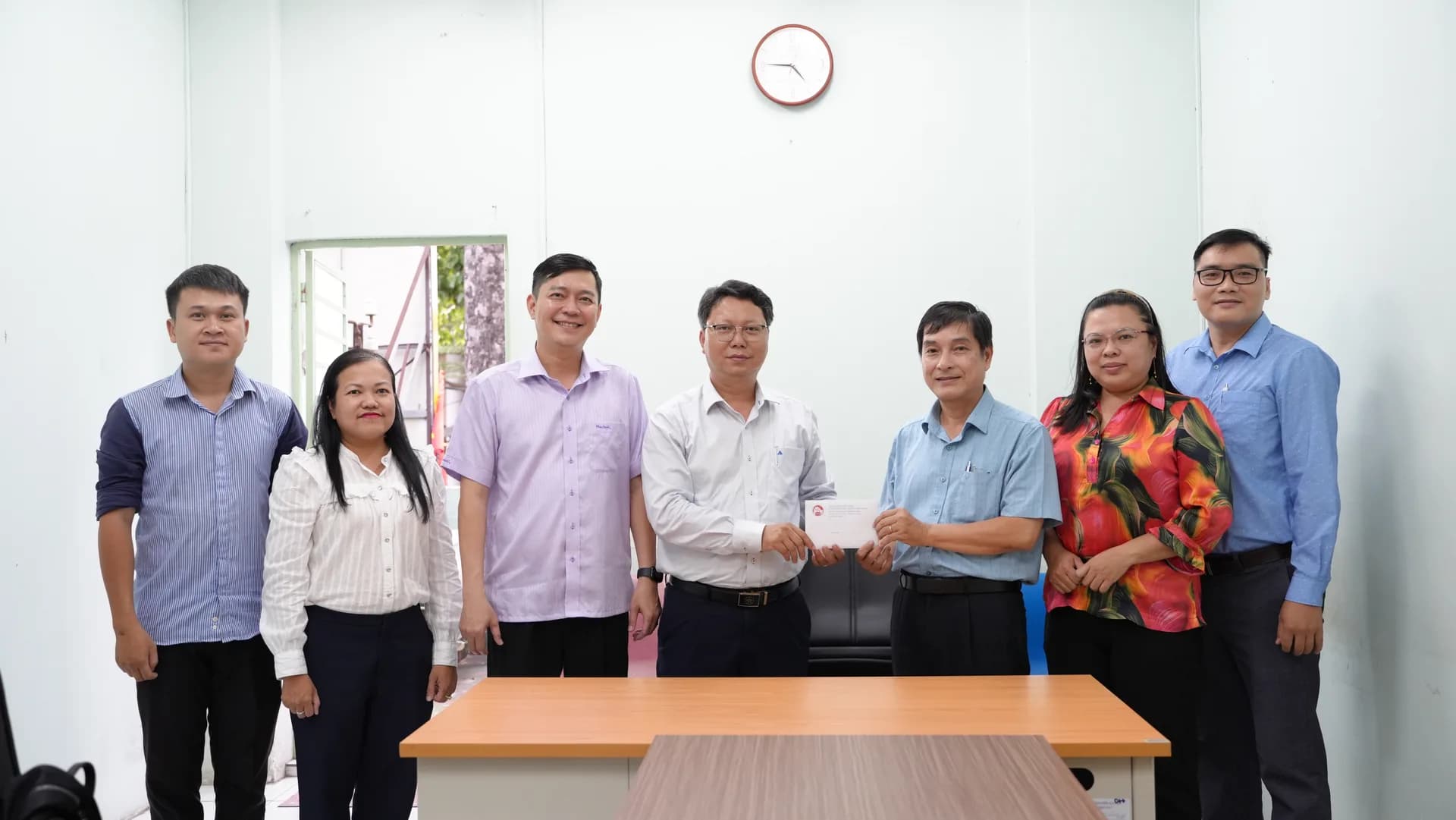 KỊP THỜI ĐỘNG VIÊN LỰC LƯỢNG Y TẾ ĐANG THỰC HIỆN NHIỆM VỤ TẠI PHƯỜNG DIÊN HỒNG