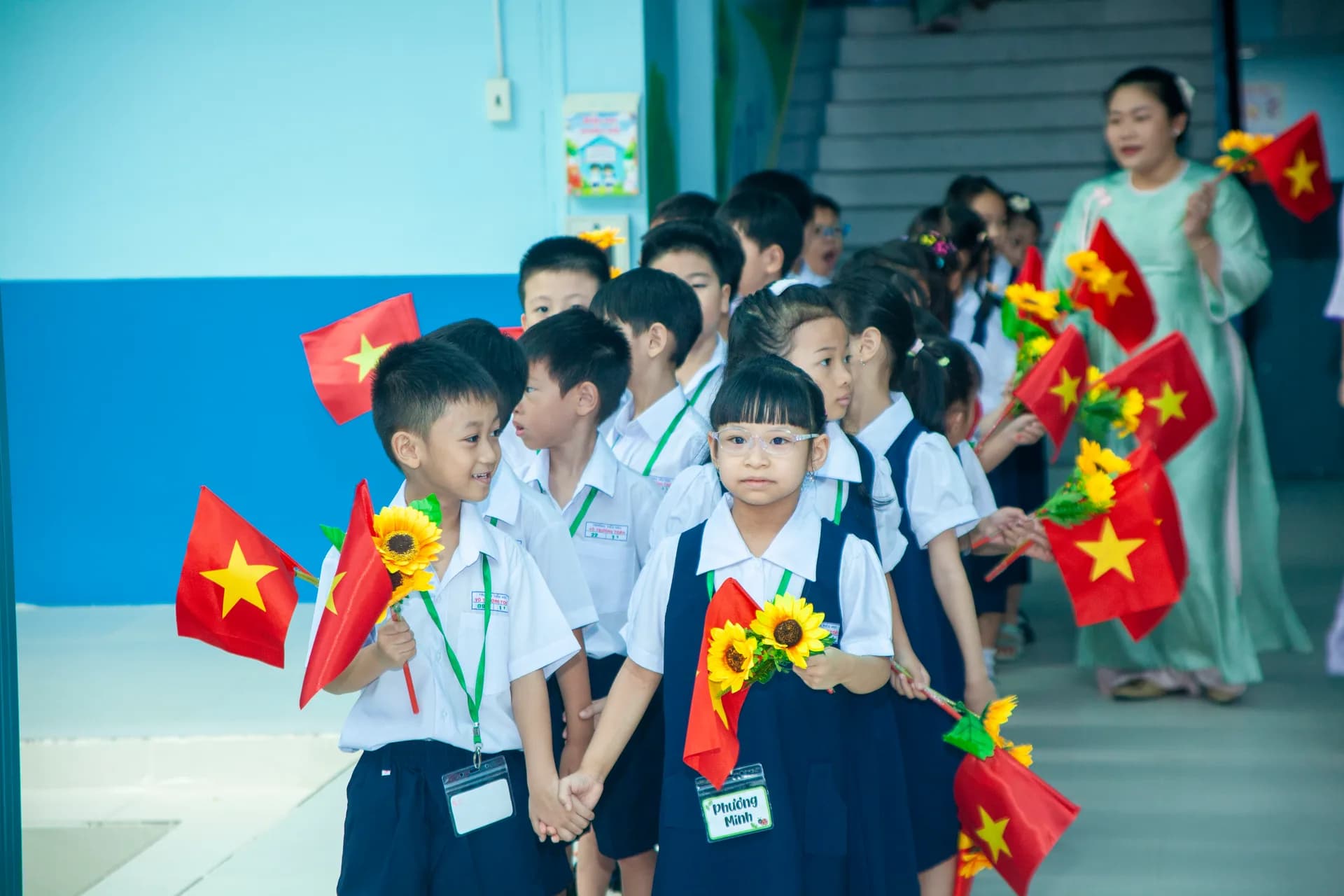 PHÓNG SỰ ẢNH: RỘN RÀNG NGÀY KHAI TRƯỜNG Ở PHƯỜNG DIÊN HỒNG