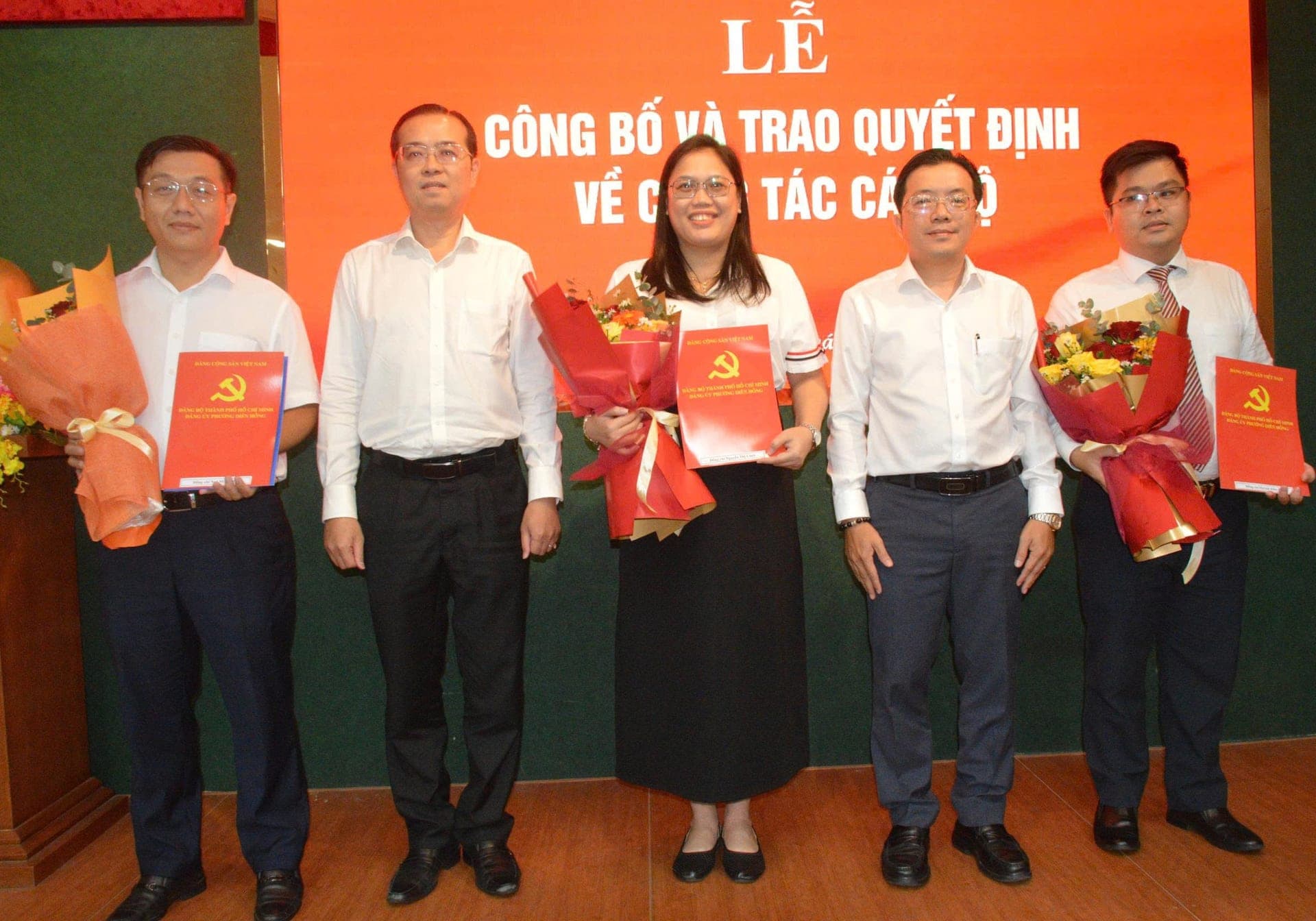 PHƯỜNG DIÊN HỒNG TRAO QUYẾT ĐỊNH CÔNG TÁC CÁN BỘ