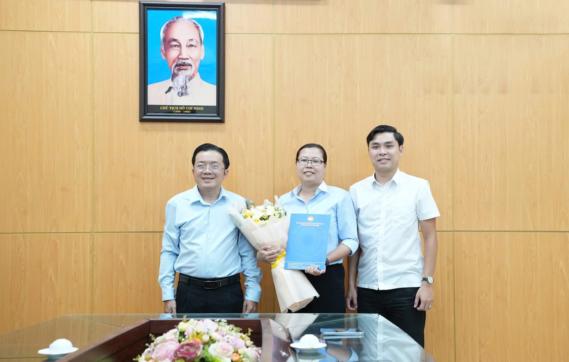 ĐỒNG CHÍ HÀ NGỌC KHIẾT NHẬN NHIỆM VỤ PHÓ CHỦ TỊCH ỦY BAN MTTQ VIỆT NAM PHƯỜNG DIÊN HỒNG