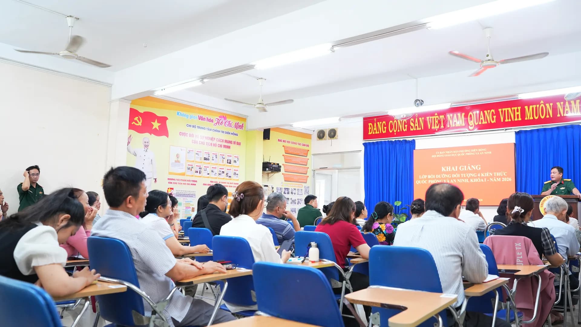 PHƯỜNG DIÊN HỒNG KHAI GIẢNG LỚP BỒI DƯỠNG KIẾN THỨC QUỐC PHÒNG VÀ AN NINH ĐỐI TƯỢNG 4 NĂM 2026