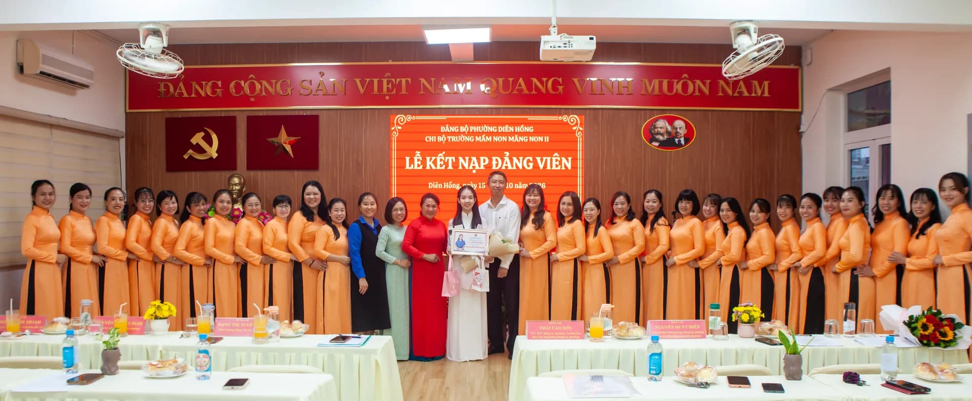 KẾT NẠP ĐẢNG VIÊN MỚI TẠI CHI BỘ TRƯỜNG MẦM NON MĂNG NON 2