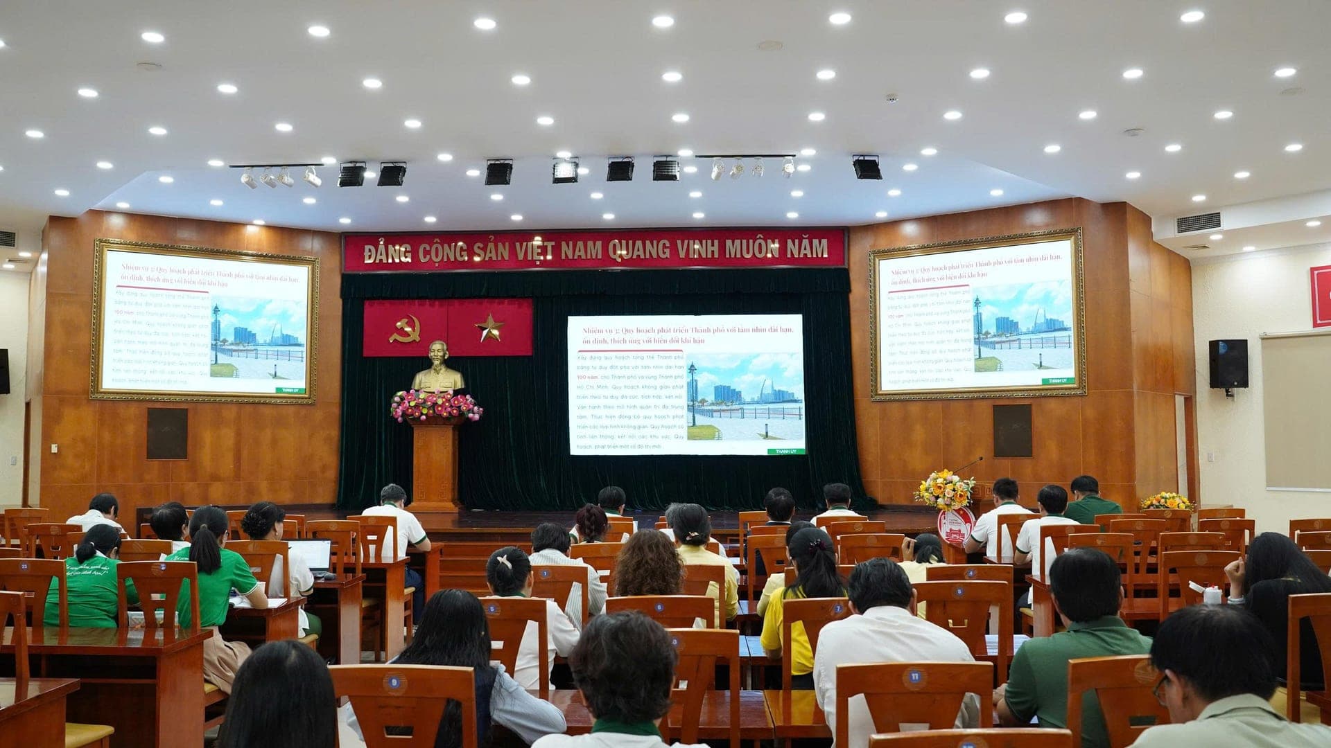 PHƯỜNG DIÊN HỒNG THAM DỰ HỘI NGHỊ TRỰC TUYẾN NGHIÊN CỨU, HỌC TẬP, QUÁN TRIỆT VÀ TRIỂN KHAI THỰC HIỆN NGHỊ QUYẾT SỐ 09-NQ/TW CỦA BỘ CHÍNH TRỊ