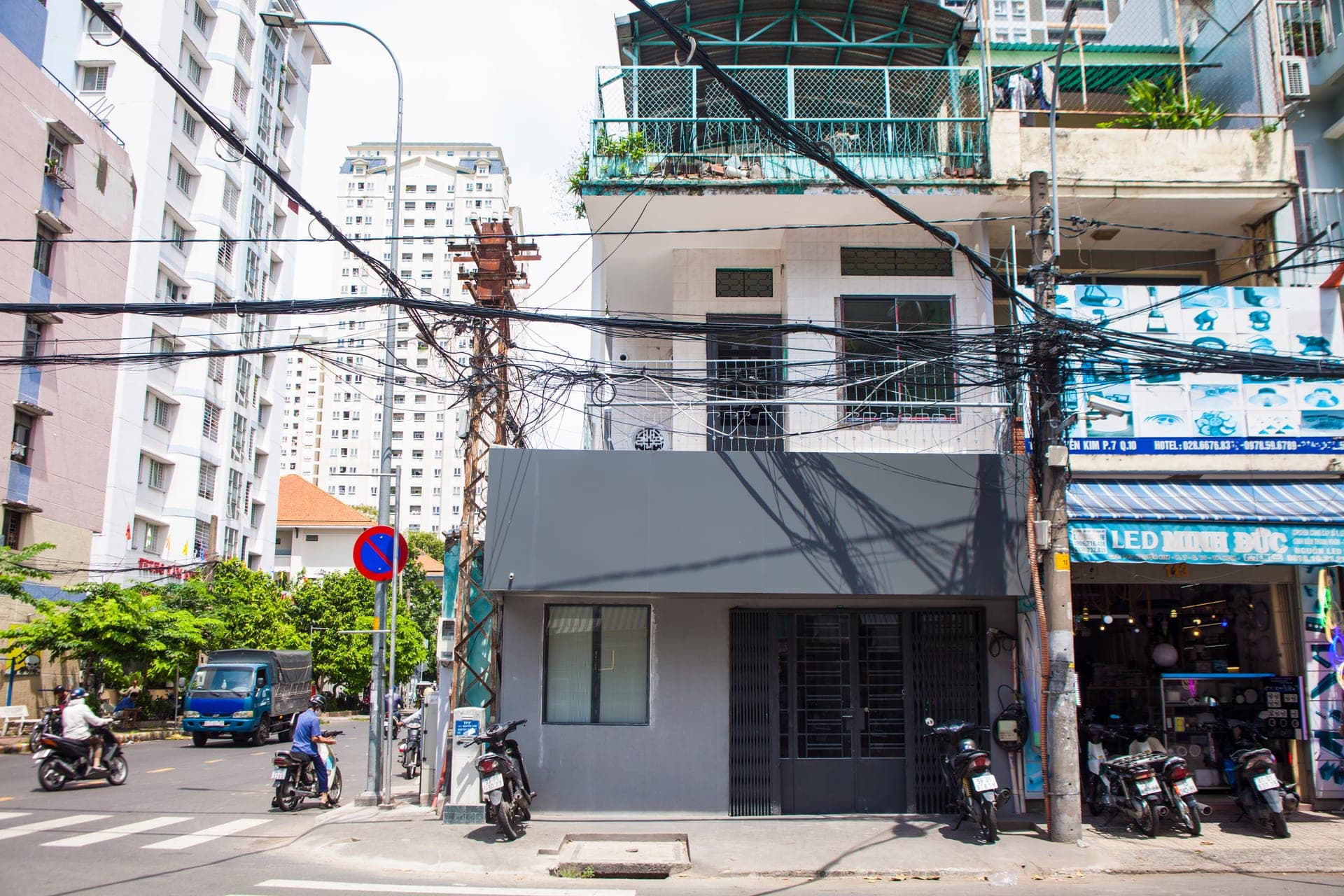 Trụ sở 18