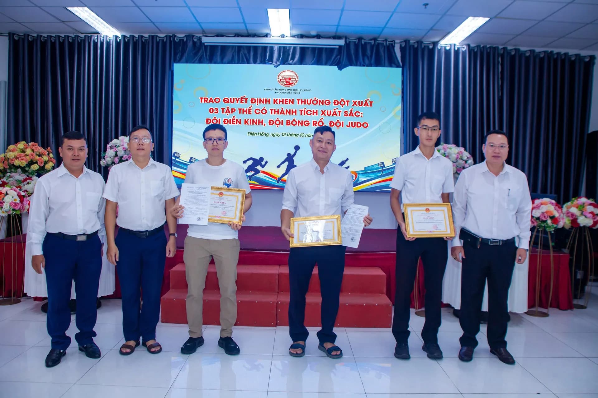 TUYÊN DƯƠNG, KHEN THƯỞNG CÁC ĐỘI TUYỂN THỂ THAO ĐẠT THÀNH TÍCH XUẤT SẮC TẠI PHƯỜNG DIÊN HỒNG