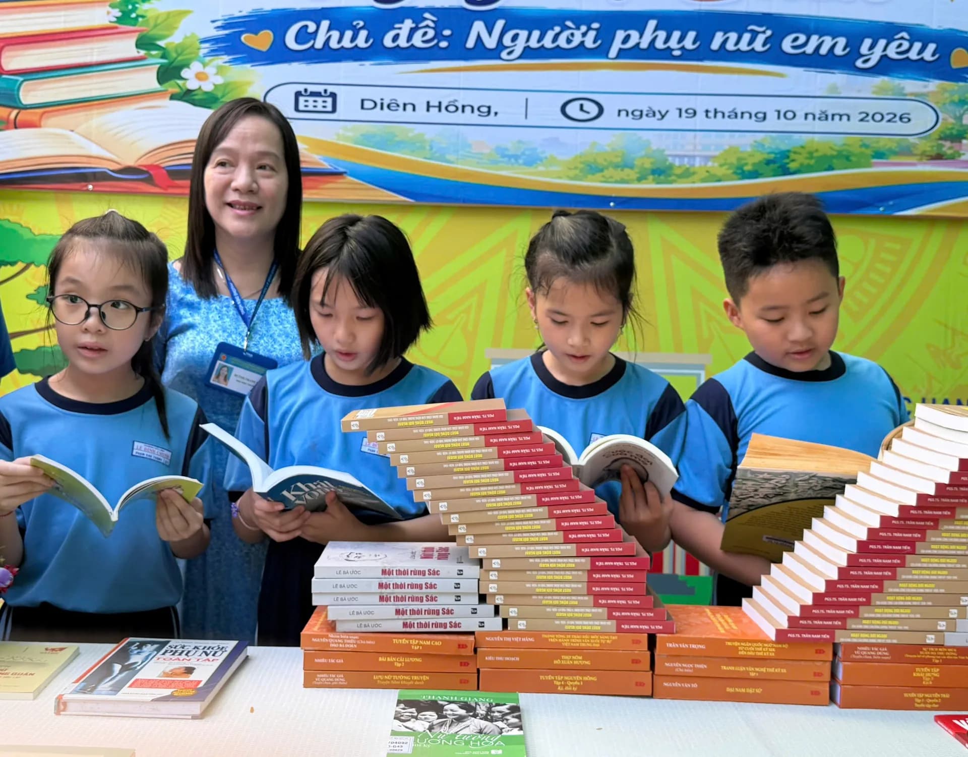 “NGƯỜI PHỤ NỮ EM YÊU” – LAN TỎA TÌNH YÊU THƯƠNG QUA NHỮNG TRANG SÁCH