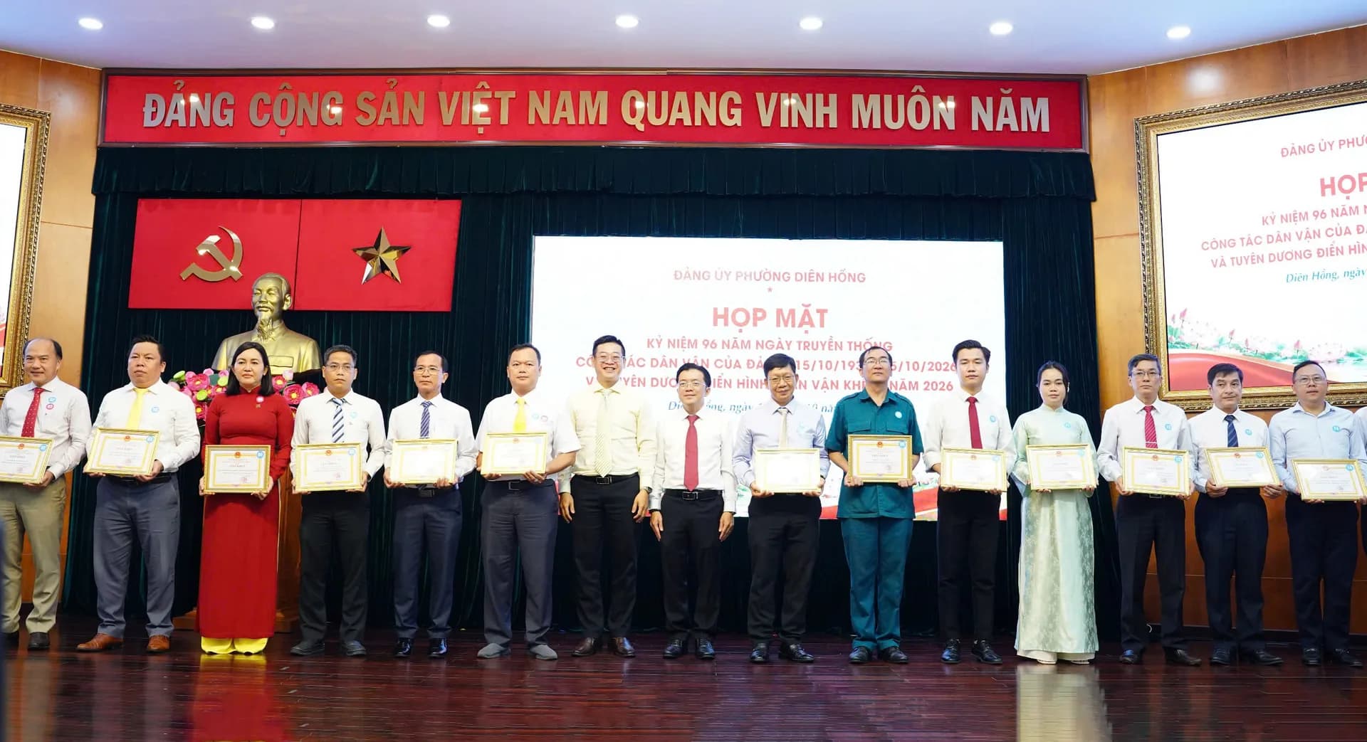 TUYÊN DƯƠNG 89 GƯƠNG “DÂN VẬN KHÉO” GÓP SỨC XÂY DỰNG DIÊN HỒNG