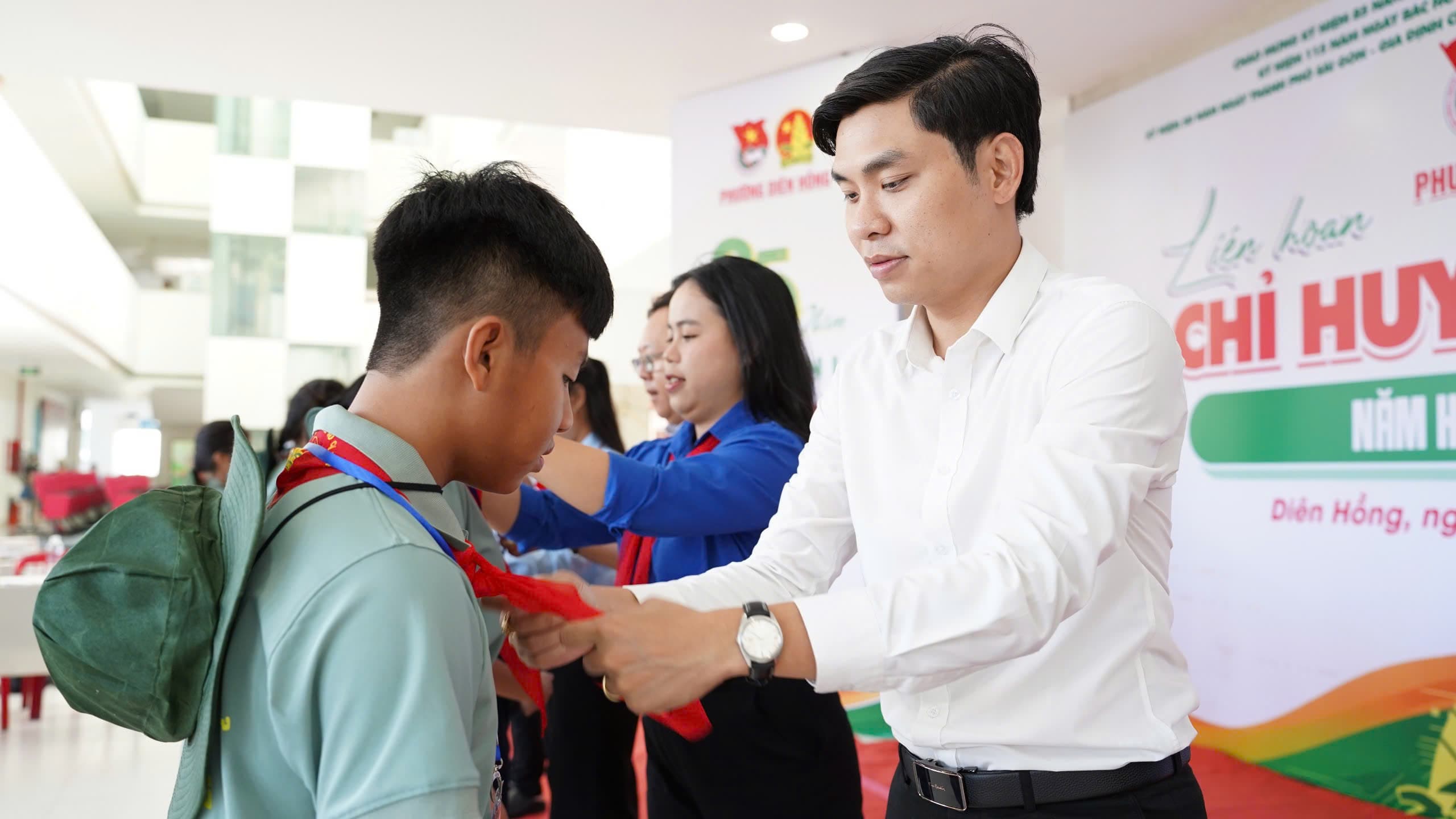 PHƯỜNG DIÊN HỒNG TỔ CHỨC KHAI MẠC HỘI THI “CHỈ HUY ĐỘI GIỎI” NĂM HỌC 2025 - 2026