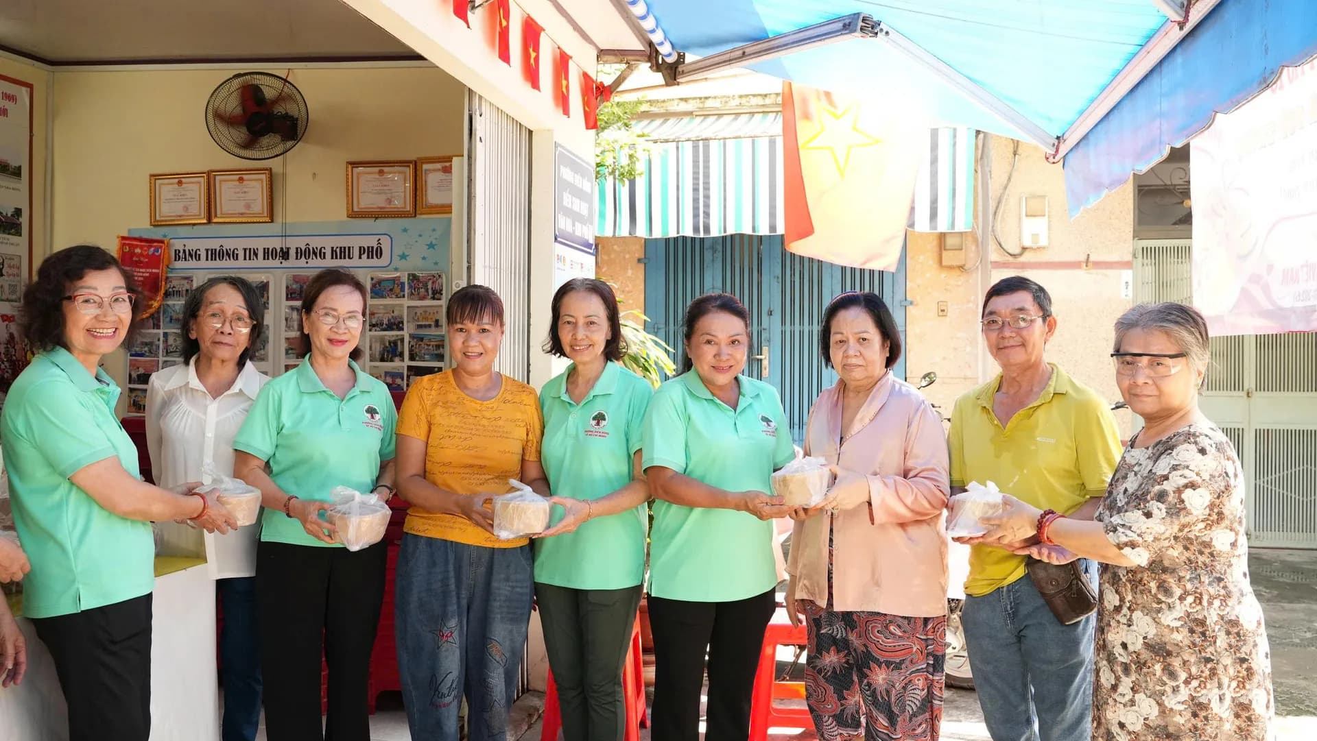 ẤM ÁP 200 PHẦN CƠM NGHĨA TÌNH TẠI KHU PHỐ 16