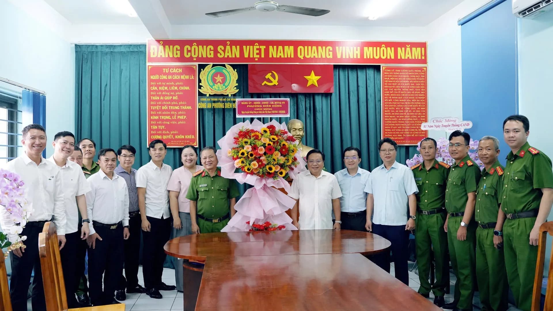 THĂM CHÚC MỪNG LỰC LƯỢNG CÔNG AN PHƯỜNG DIÊN HỒNG NHÂN NGÀY TRUYỀN THỐNG CÔNG AN NHÂN DÂN