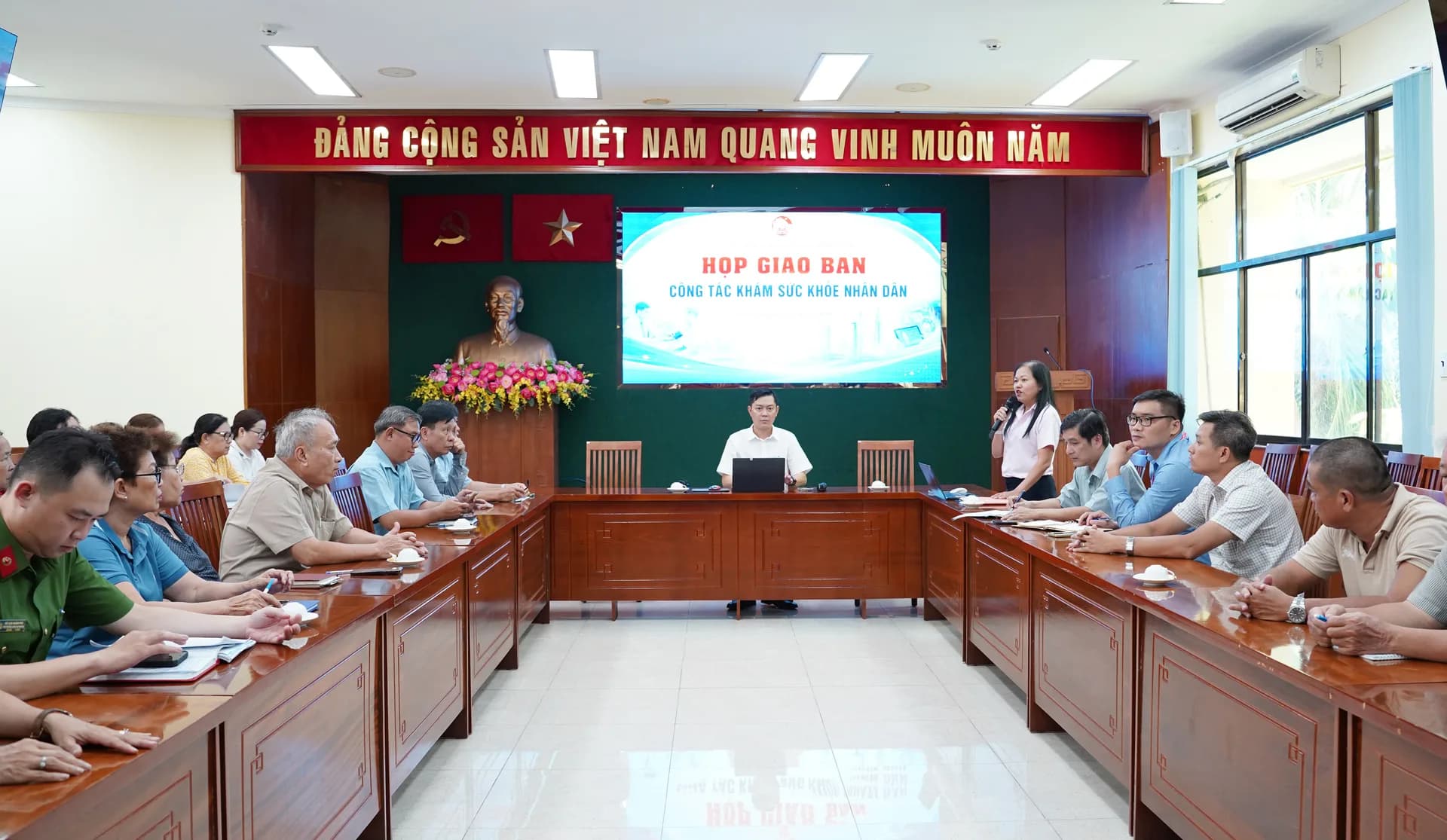 ĐƯA ĐIỂM KHÁM VỀ KHU DÂN CƯ, TĂNG TỐC CHĂM SÓC SỨC KHỎE TOÀN DÂN