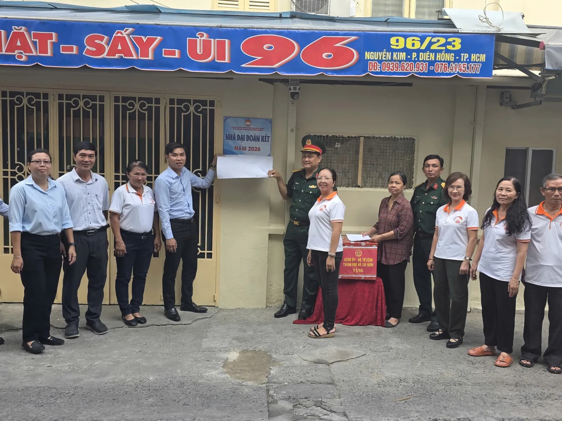 TRAO MÁI ẤM ĐẠI ĐOÀN KẾT ĐẾN GIA ĐÌNH NGƯỜI CÓ CÔNG