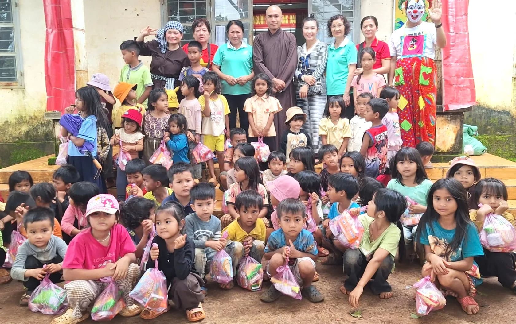 3.000 BÁNH TRUNG THU ĐẾN VỚI TRẺ EM GIA LAI