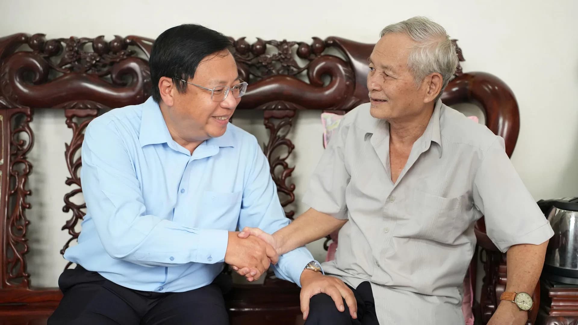THĂM GIA ĐÌNH CHÍNH SÁCH, NGƯỜI CÓ CÔNG TRÊN ĐỊA BÀN PHƯỜNG DIÊN HỒNG