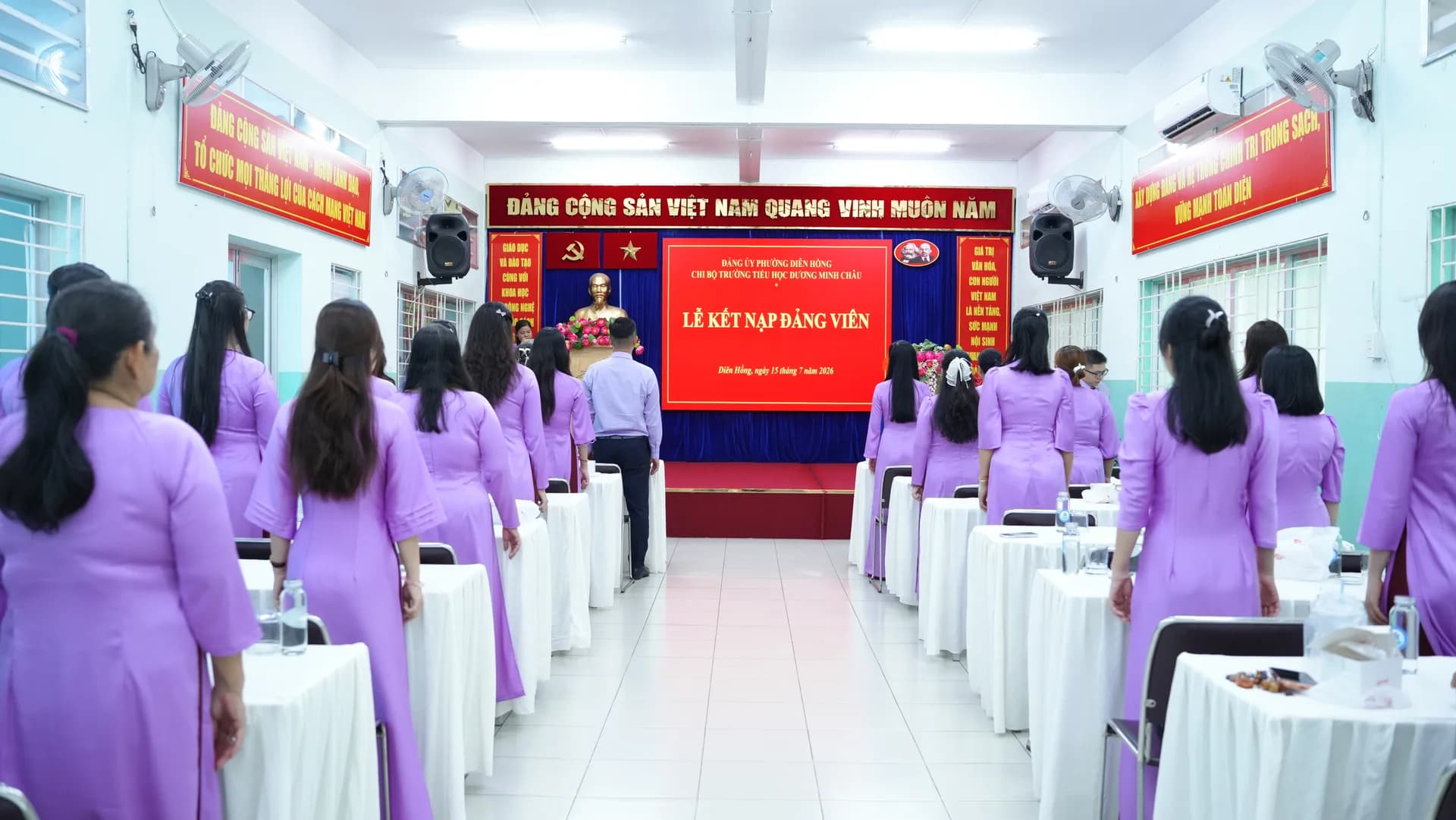 CHI BỘ TRƯỜNG TIỂU HỌC DƯƠNG MINH CHÂU KẾT NẠP 3 ĐOÀN VIÊN ƯU TÚ VÀO ĐẢNG