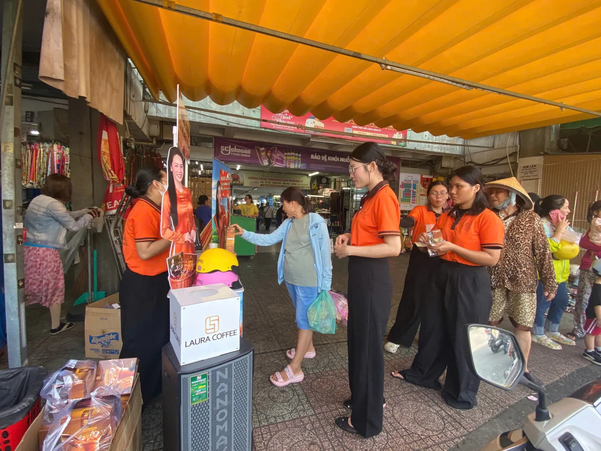 SÔI NỔI HOẠT ĐỘNG TRẢI NGHIỆM SẢN PHẨM CUỐI TUẦN TẠI CHỢ NGUYỄN TRI PHƯƠNG