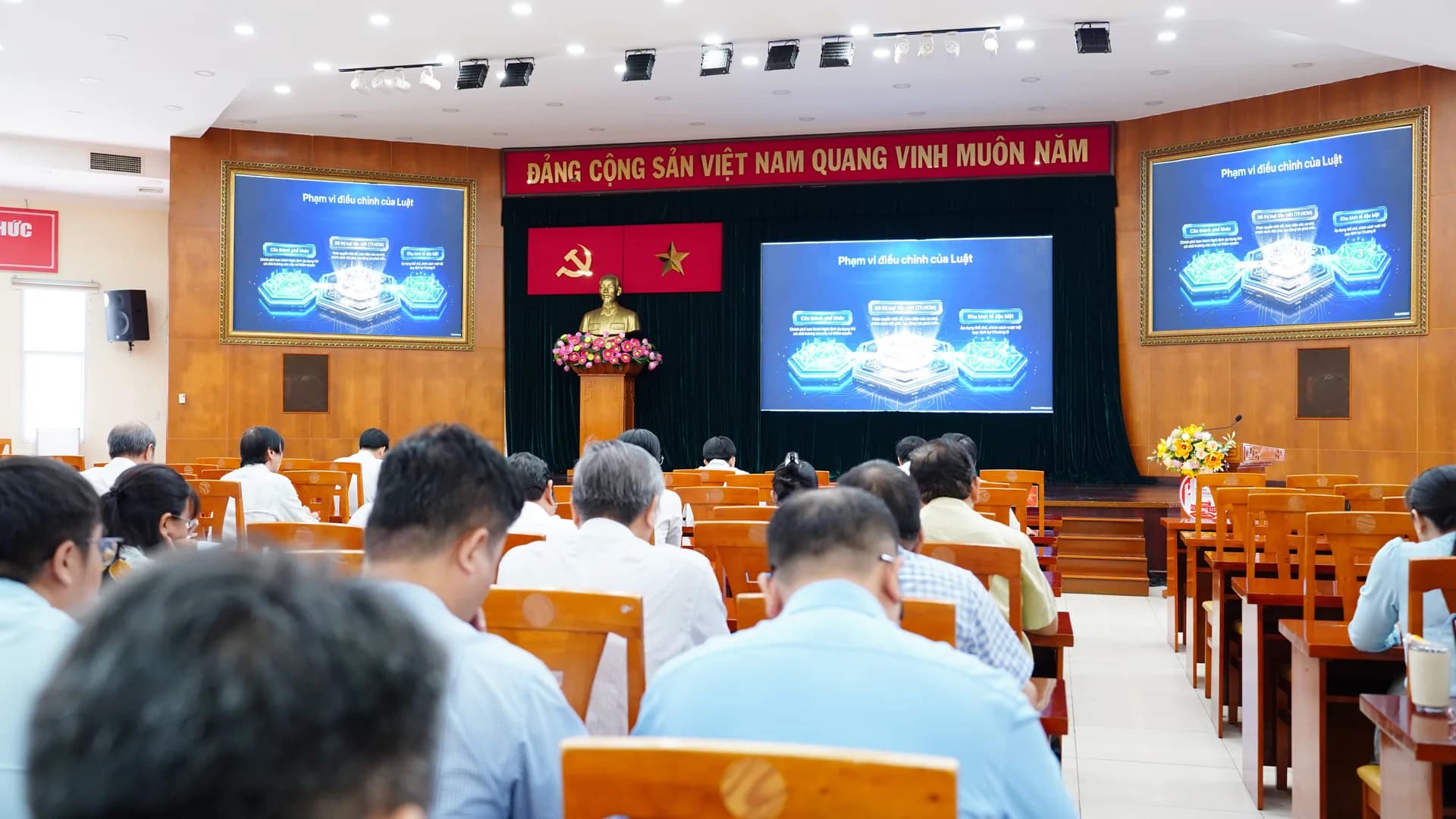 PHƯỜNG DIÊN HỒNG THAM DỰ HỘI NGHỊ QUÁN TRIỆT, TRIỂN KHAI THI HÀNH LUẬT PHÁT TRIỂN ĐÔ THỊ