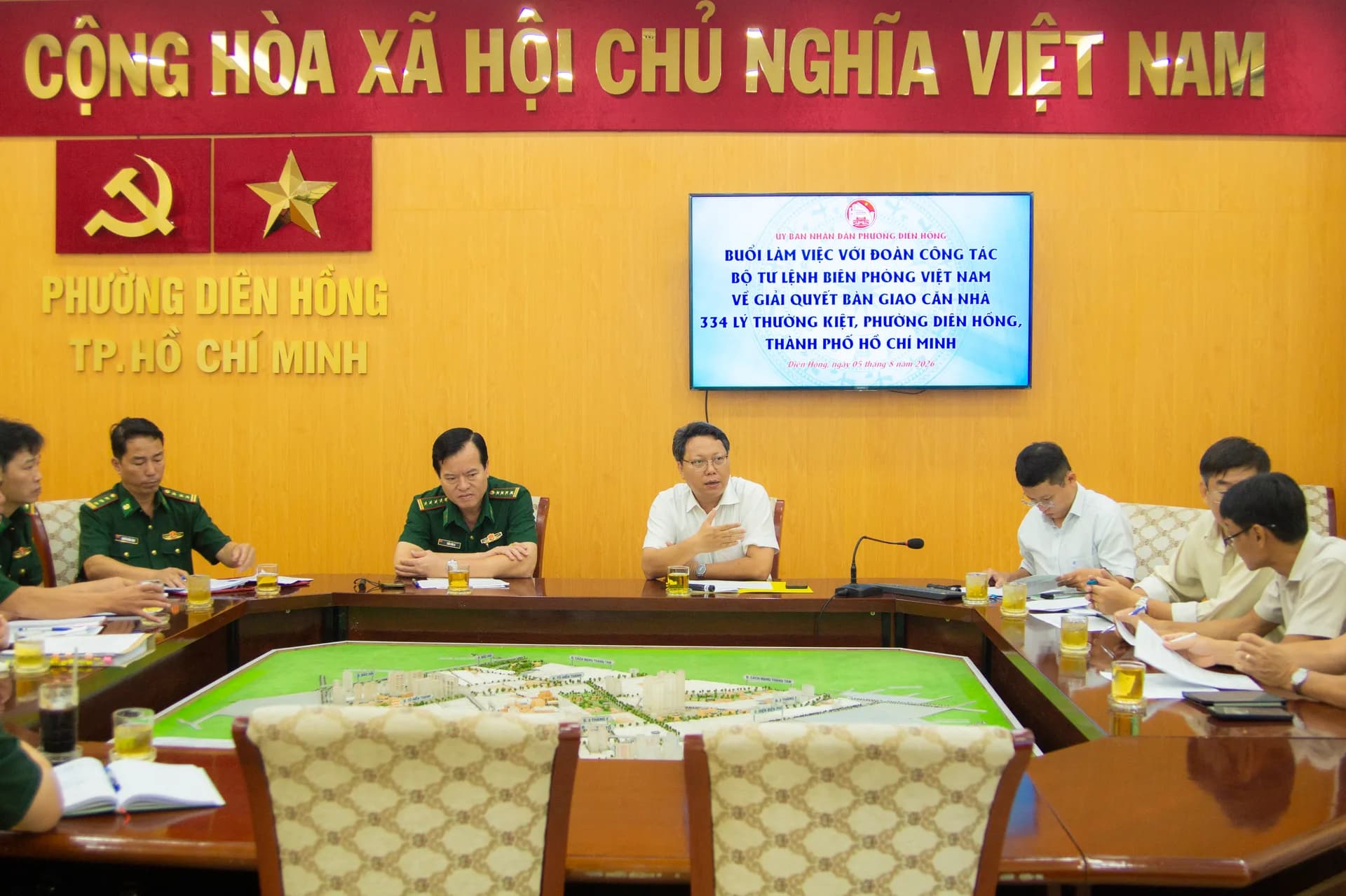 PHƯỜNG DIÊN HỒNG TIẾP ĐOÀN CÔNG TÁC BỘ TƯ LỆNH BỘ ĐỘI BIÊN PHÒNG