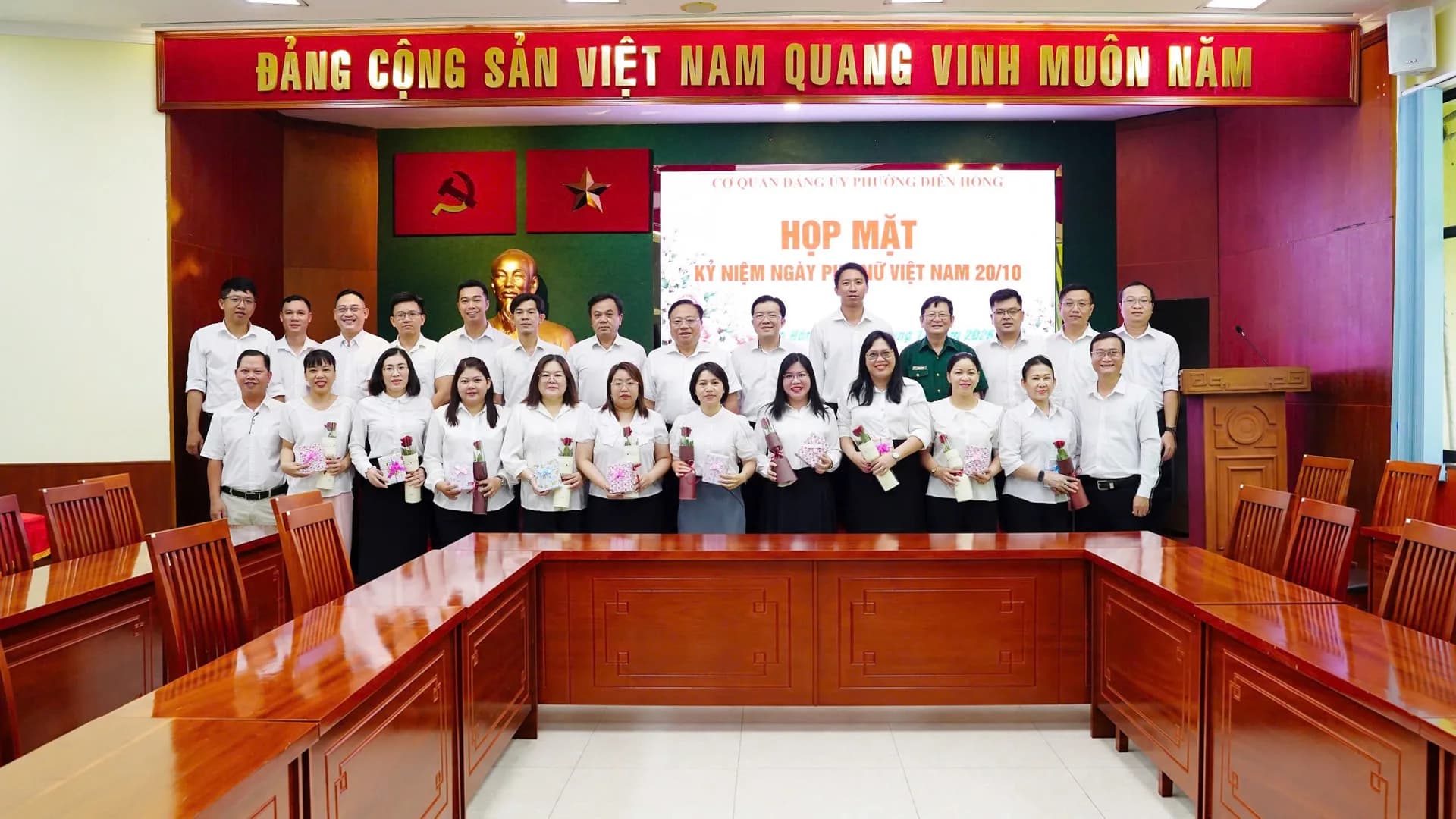 PHƯỜNG DIÊN HỒNG GHI NHẬN, BIỂU DƯƠNG NHỮNG ĐÓNG GÓP CỦA NỮ CÁN BỘ, CÔNG CHỨC NHÂN NGÀY 20/10