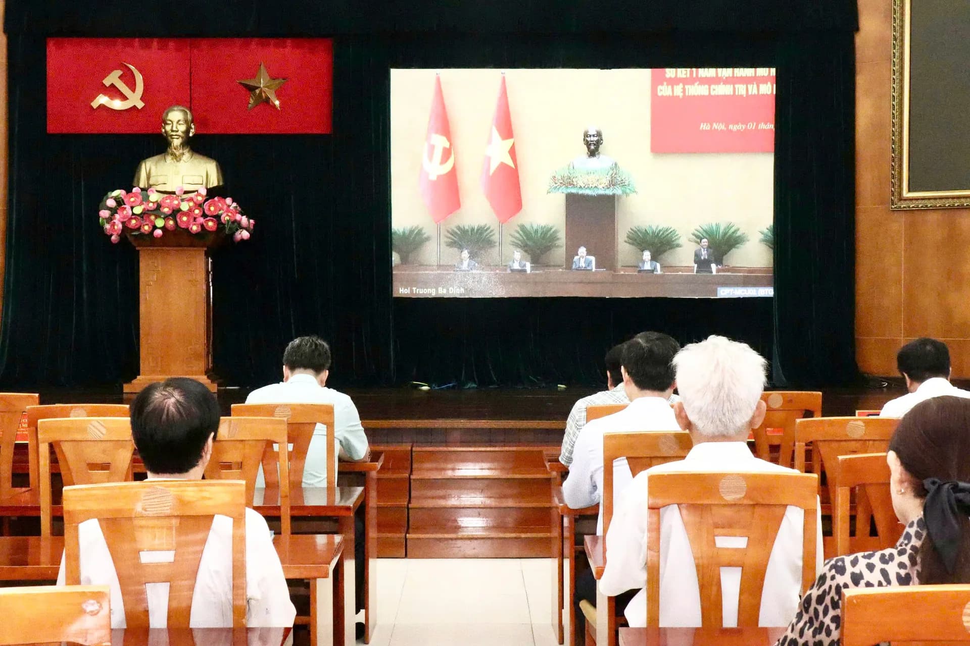 PHƯỜNG DIÊN HỒNG DỰ HỘI NGHỊ TRỰC TUYẾN SƠ KẾT 01 NĂM VẬN HÀNH MÔ HÌNH CHÍNH QUYỀN 3 CẤP